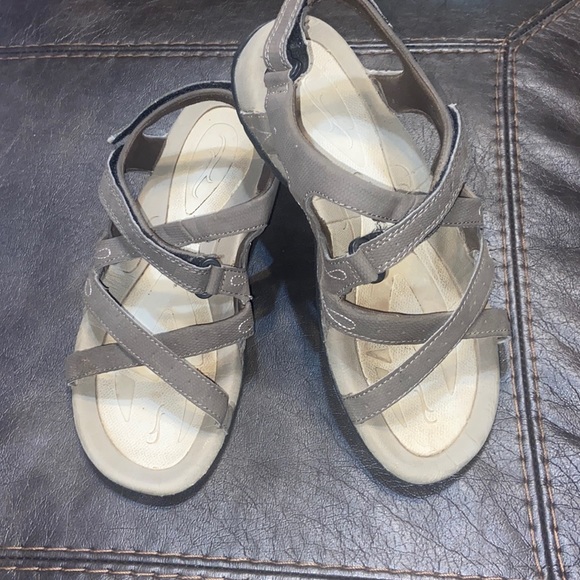 Hi-Tec Waimea Falls sandals size 8 - Picture 1 of 11